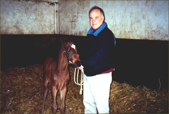 The owner and breeder, Luiz Eduardo Lages, with the foal AMARILDO, one month old