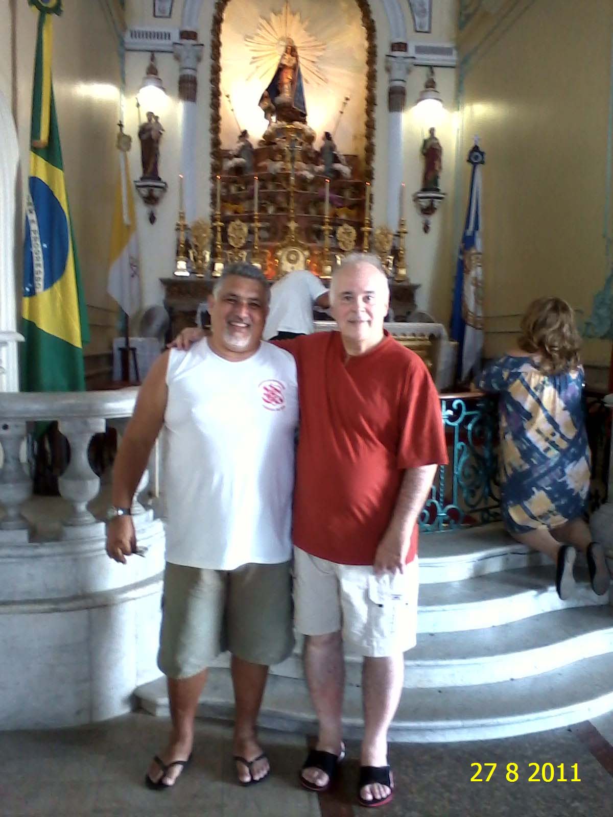 Marcelo Coutinho e Santos e Luiz Eduardo Lages no interior fantástico da Igreja da Penha
